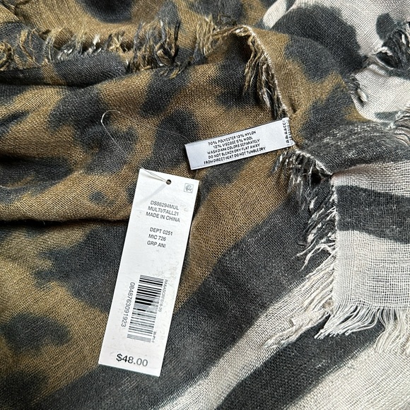 Anna & Ava Animal Print Oblong Scarf - Picture 6 of 9